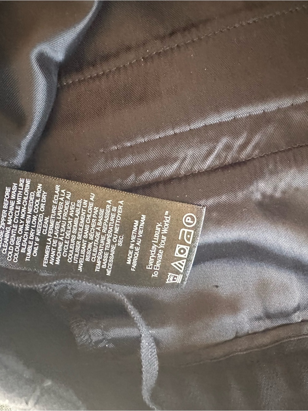Aritzia limitless pant in black crepette size 4 short - Picture 13 of 13